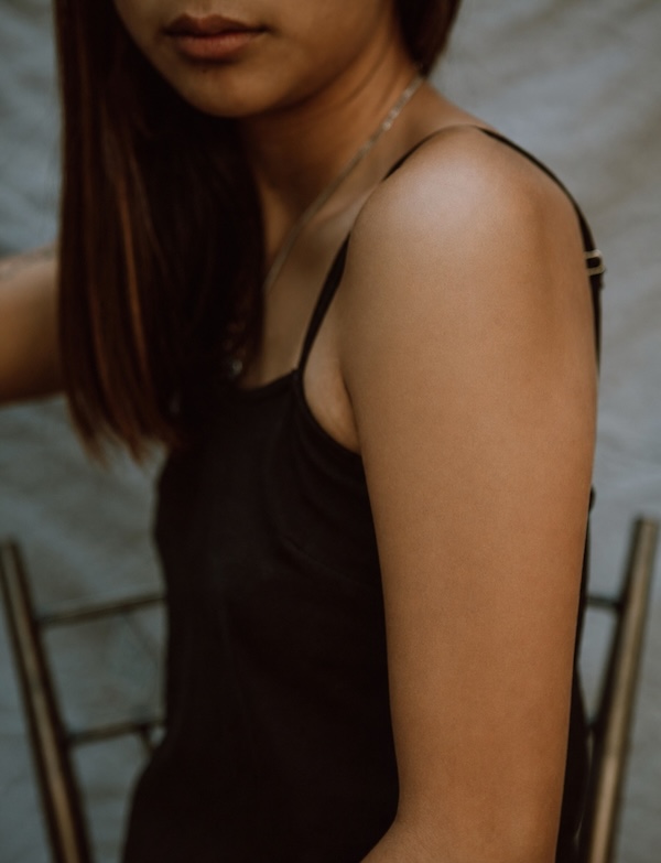 Photo with tattoo removed by AI